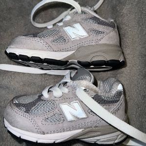 Kids/Infants size 4 grey 990 New Balance